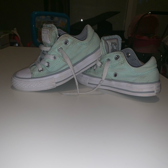 Girls converse - Picture 2 of 6